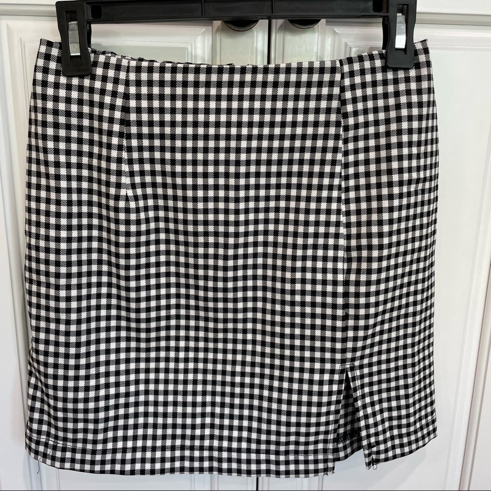Black & white - like new - skirt
